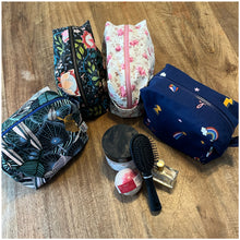 Charger l'image dans la galerie, Trousse de toilettes </p> Plusieurs coloris disponibles