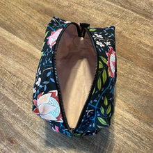 Charger l'image dans la galerie, Trousse de toilettes </p> Plusieurs coloris disponibles