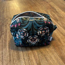 Charger l'image dans la galerie, Trousse de toilettes </p> Plusieurs coloris disponibles