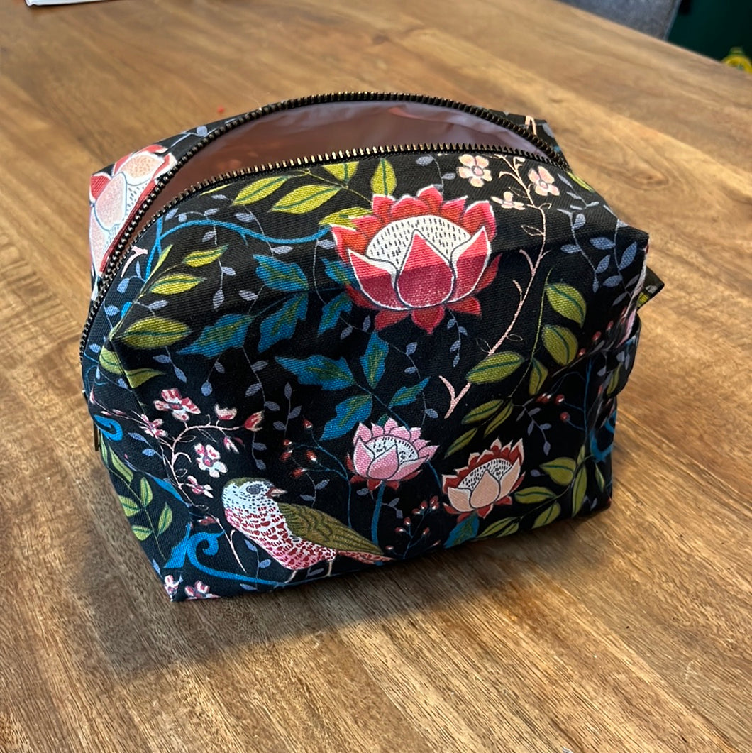 Trousse de toilettes </p> Plusieurs coloris disponibles
